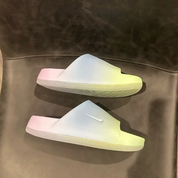 Nike Calm Slides - NWT - size 7 - Picture 1 of 3